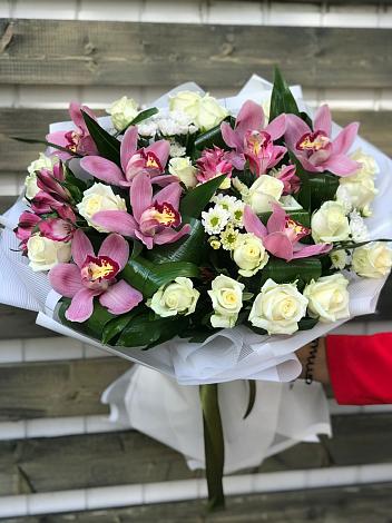 Букет цветов из: Розы и Хризантемы в Борисоглебске
