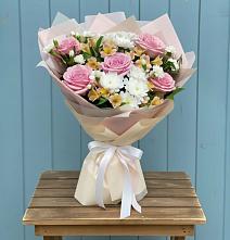 Букет цветов из:  Гвоздики, Орхидеи и Розы в Борисоглебске