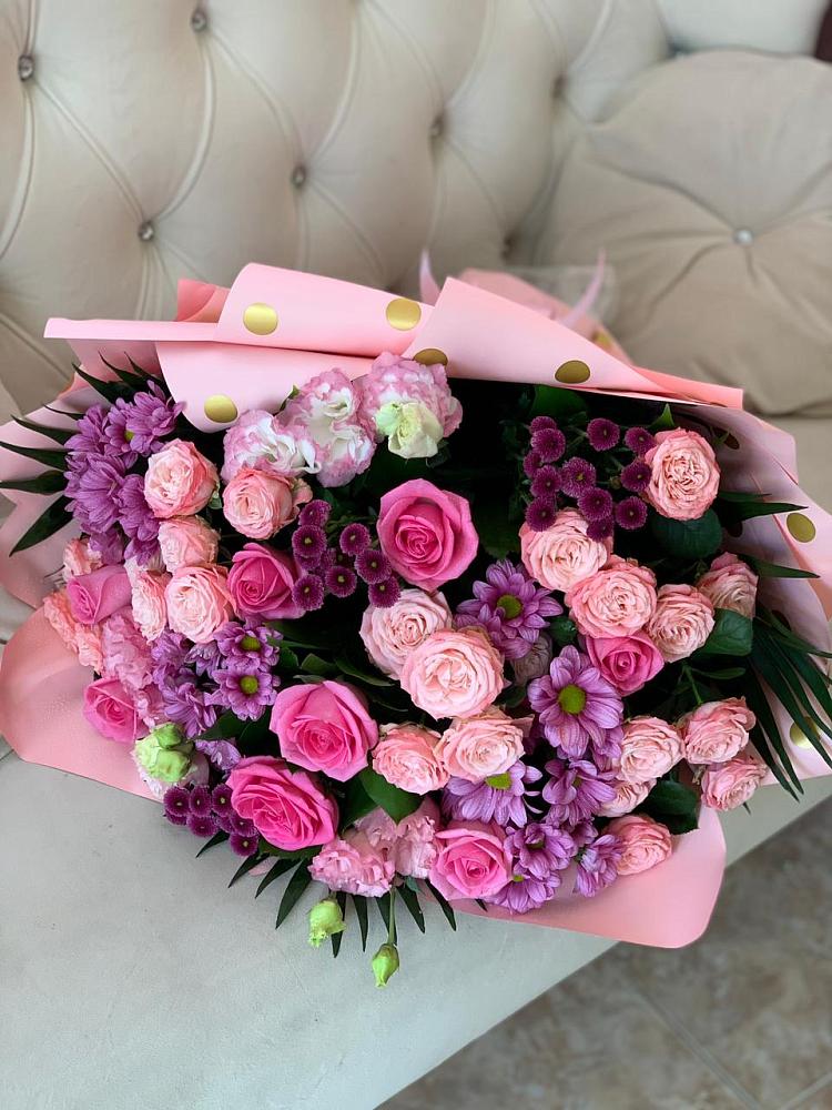 Букет цветов из: Хризантемы, Розы и Лизиантусы в Борисоглебске