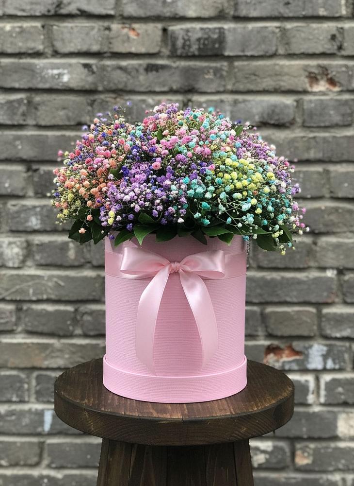 Цветочная композиция из Гипсофила и Розы в шляпной коробке в Борисоглебске
