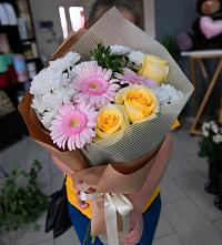 Букет цветов из:  Герберы, Розы и Хризантемы в Борисоглебске