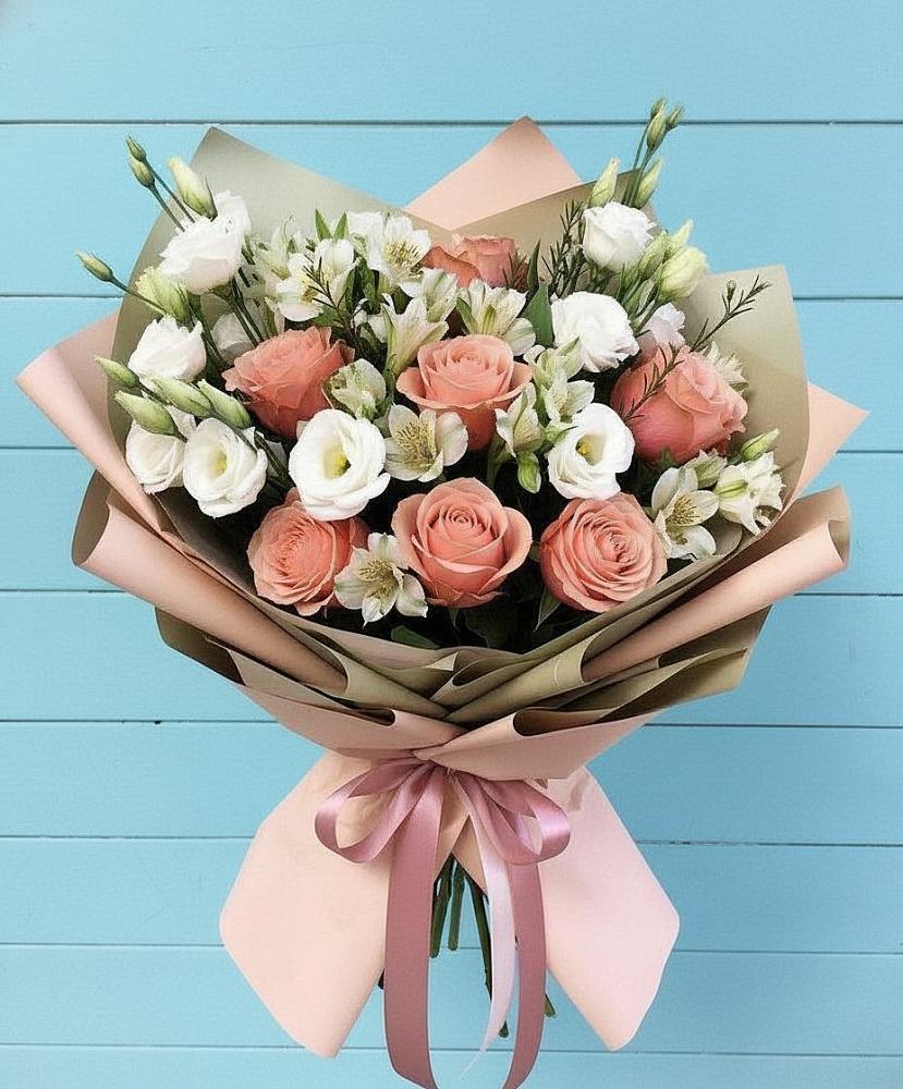 Букет цветов из: Розы, Альстромерии и Лизиантусы в Борисоглебске