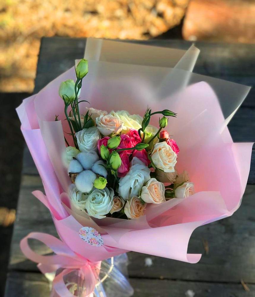 Букет цветов из: Розы и Лизиантусы в Борисоглебске