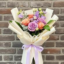 Букет цветов из:  Лизиантусы и Розы в Борисоглебске