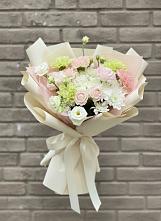 Букет цветов из:  Гвоздики, Розы, Лизиантусы и Хризантемы в Борисоглебске