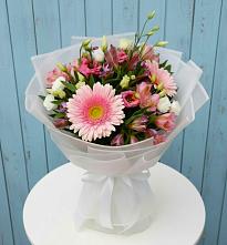 Букет цветов из:  Герберы, Альстромерии и Лизиантусы в Борисоглебске