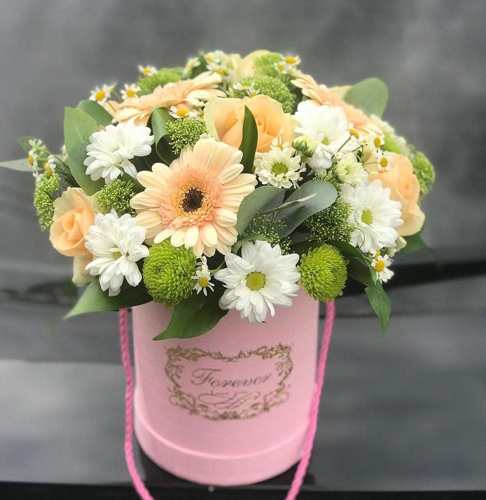 Цветочная композиция из Розы, Герберы и Хризантемы в шляпной коробке в Борисоглебске