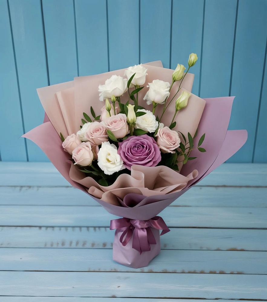 Букет цветов из: Розы и Лизиантусы в Борисоглебске